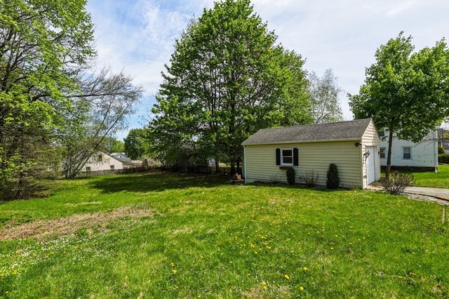 36 Queen St, Holyoke, MA 01040