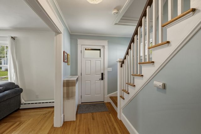 36 Queen St, Holyoke, MA 01040