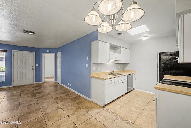 408 W PONTIAC Drive 6, Phoenix, AZ 85027