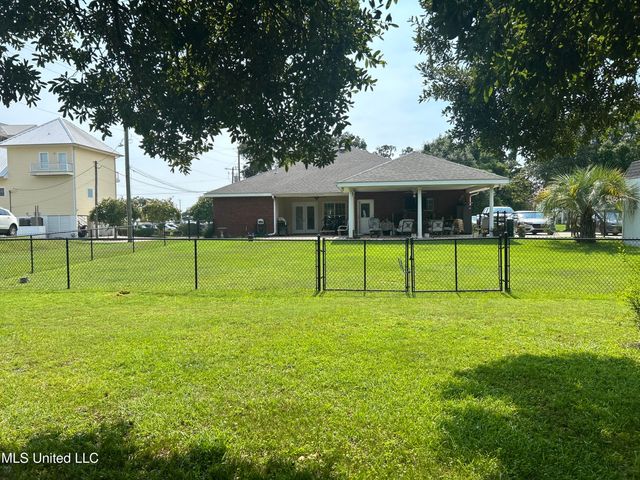 447 Russell Avenue, Long Beach, MS 39560