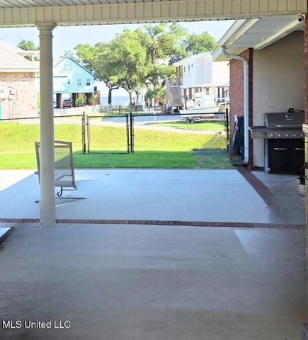 447 Russell Avenue, Long Beach, MS 39560