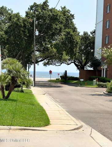 447 Russell Avenue, Long Beach, MS 39560