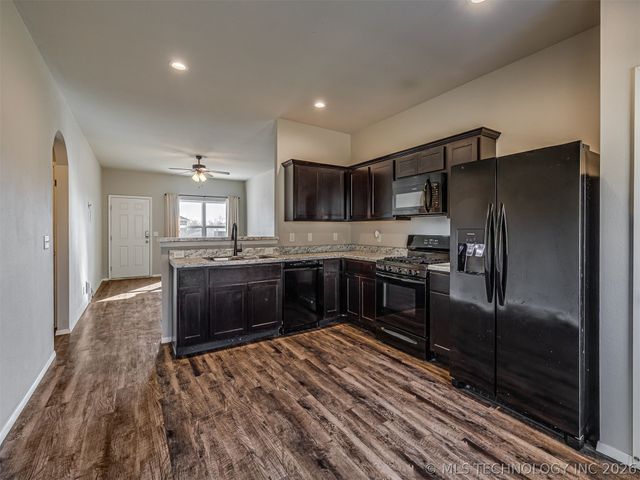 14852 S 274th East Avenue, Coweta, OK 74429