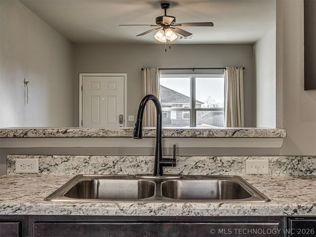 14852 S 274th East Avenue, Coweta, OK 74429