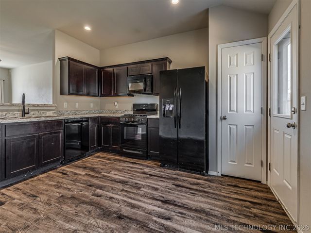 14852 S 274th East Avenue, Coweta, OK 74429