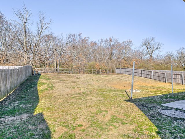 14852 S 274th East Avenue, Coweta, OK 74429