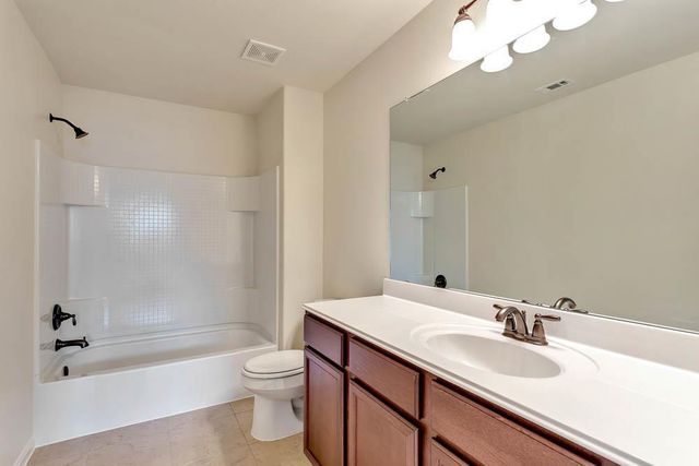1673 Breanna LN, Kyle, TX 78640