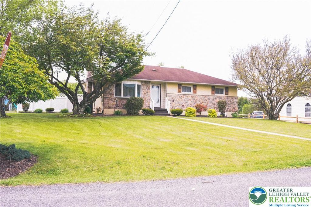 13 Craig Road, East Penn Twp, PA 18235