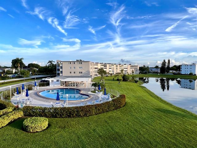 107 Wellington D, West Palm Beach, FL 33417
