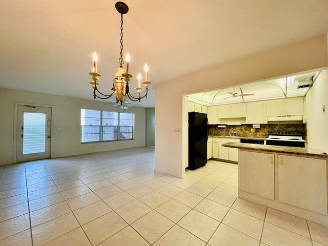 107 Wellington D, West Palm Beach, FL 33417