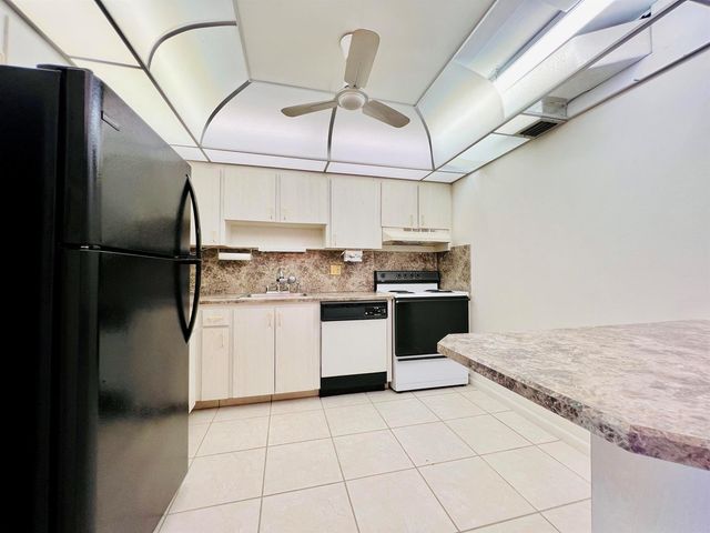 107 Wellington D, West Palm Beach, FL 33417