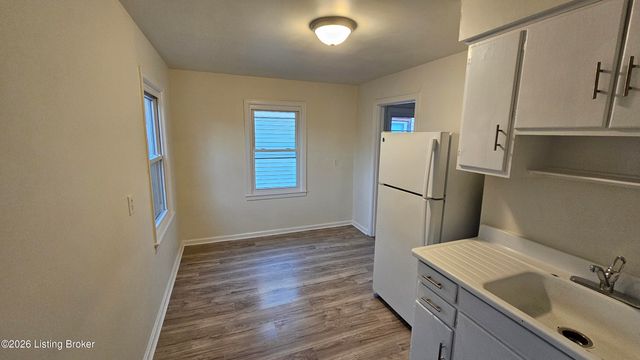 929 Beecher St, Louisville, KY 40215