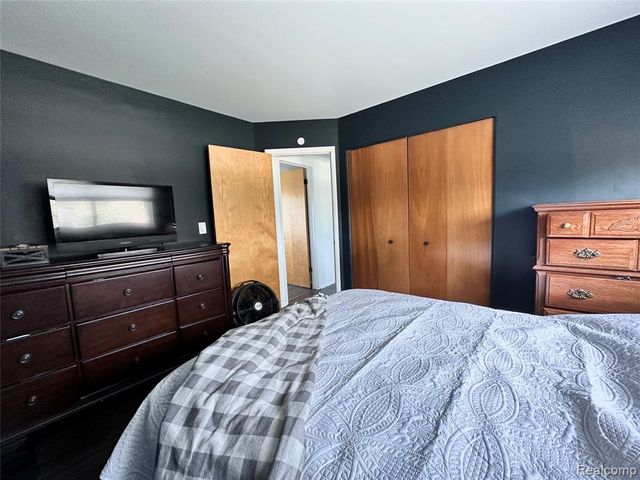 27323 Crestwood Drive, Warren, MI 48088