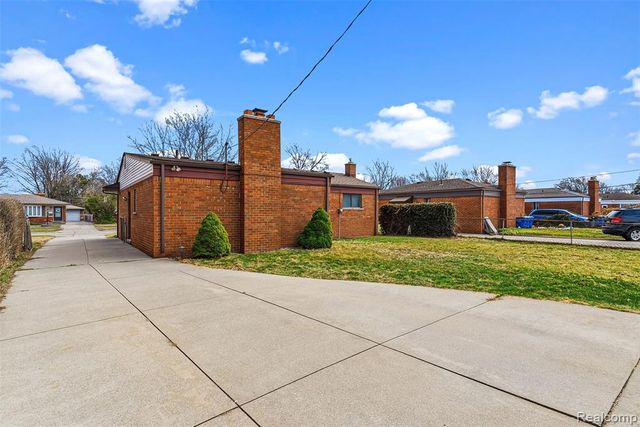 27323 Crestwood Drive, Warren, MI 48088