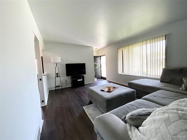 27323 Crestwood Drive, Warren, MI 48088