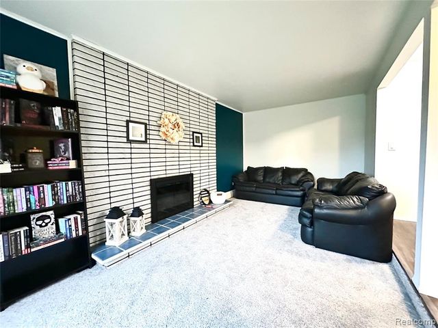 27323 Crestwood Drive, Warren, MI 48088