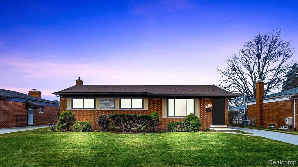 27323 Crestwood Drive, Warren, MI 48088