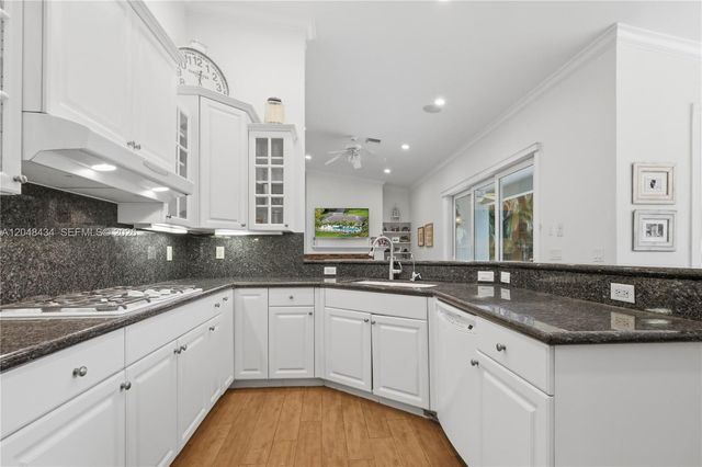 12200 NW 21st Ct, Plantation, FL 33323
