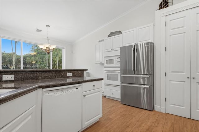 12200 NW 21st Ct, Plantation, FL 33323