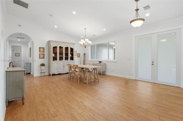 12200 NW 21st Ct, Plantation, FL 33323