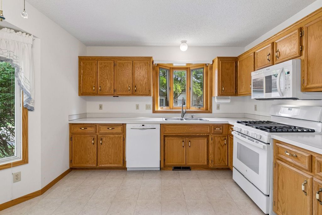 14116 Essex Lane, Apple Valley, MN 55124 — photo 3