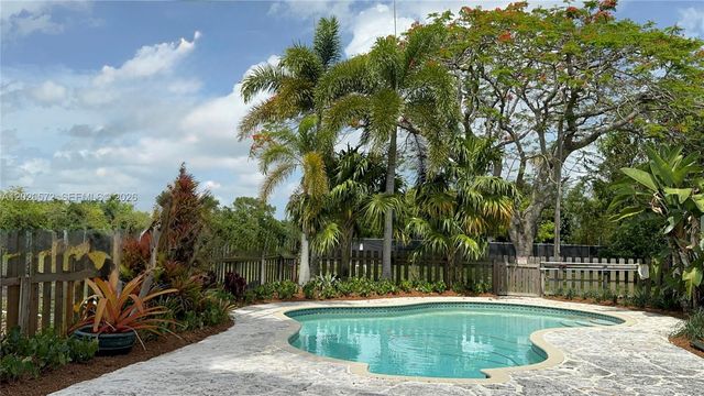 19505 SW 272nd St, Homestead, FL 33031