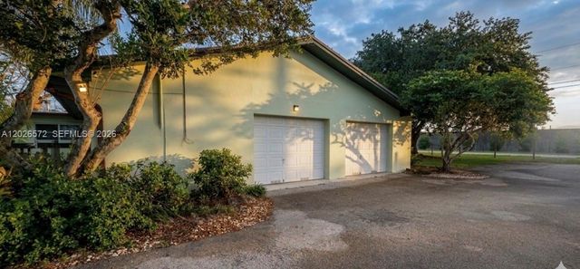 19505 SW 272nd St, Homestead, FL 33031