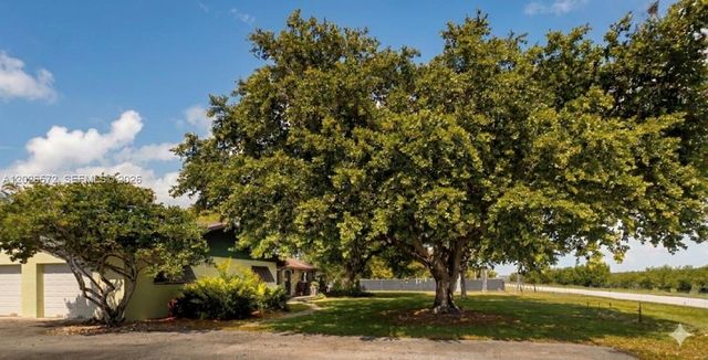 19505 SW 272nd St, Homestead, FL 33031