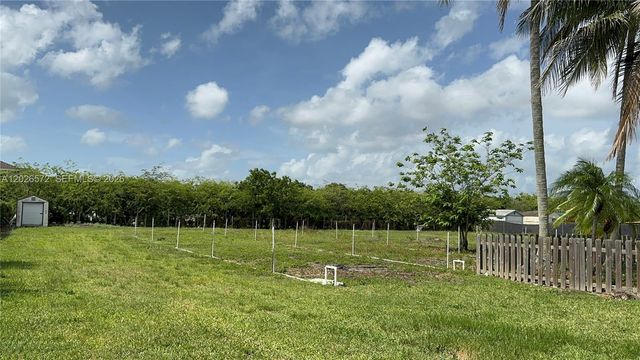 19505 SW 272nd St, Homestead, FL 33031
