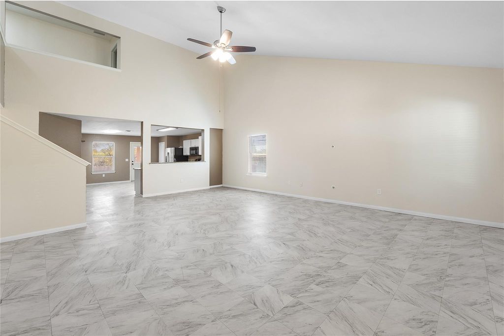 18436 Weatherby LN, Elgin, TX 78621