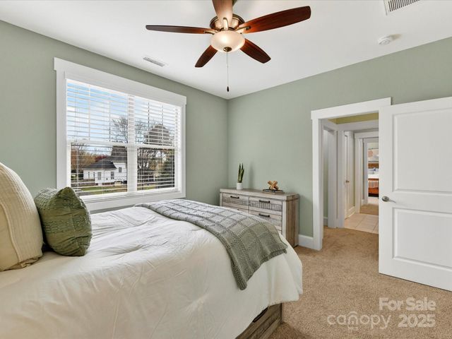 111 Aqua Drive, Mooresville, NC 28117