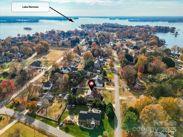 111 Aqua Drive, Mooresville, NC 28117