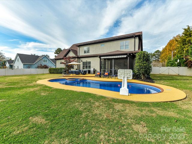 111 Aqua Drive, Mooresville, NC 28117