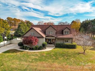 111 Aqua Drive, Mooresville, NC 28117
