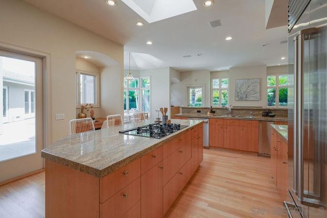 5931 La Jolla Corona, La Jolla, CA 92037