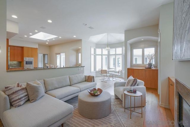 5931 La Jolla Corona, La Jolla, CA 92037