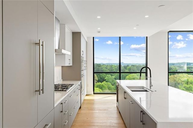 2425 Peachtree Road NE 1409, Atlanta, GA 30305