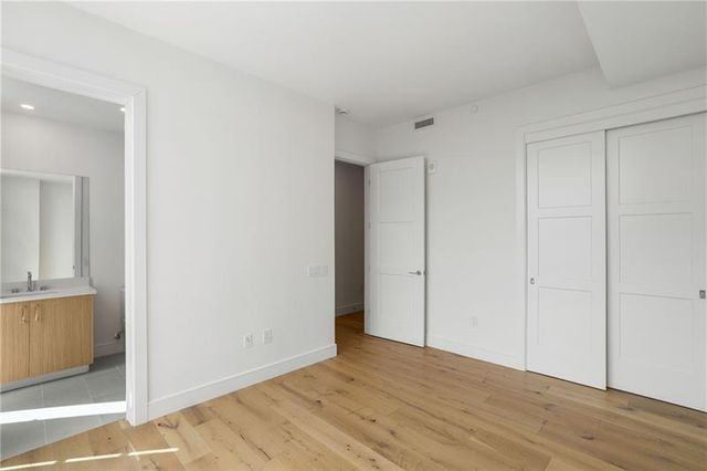 2425 Peachtree Road NE 1409, Atlanta, GA 30305