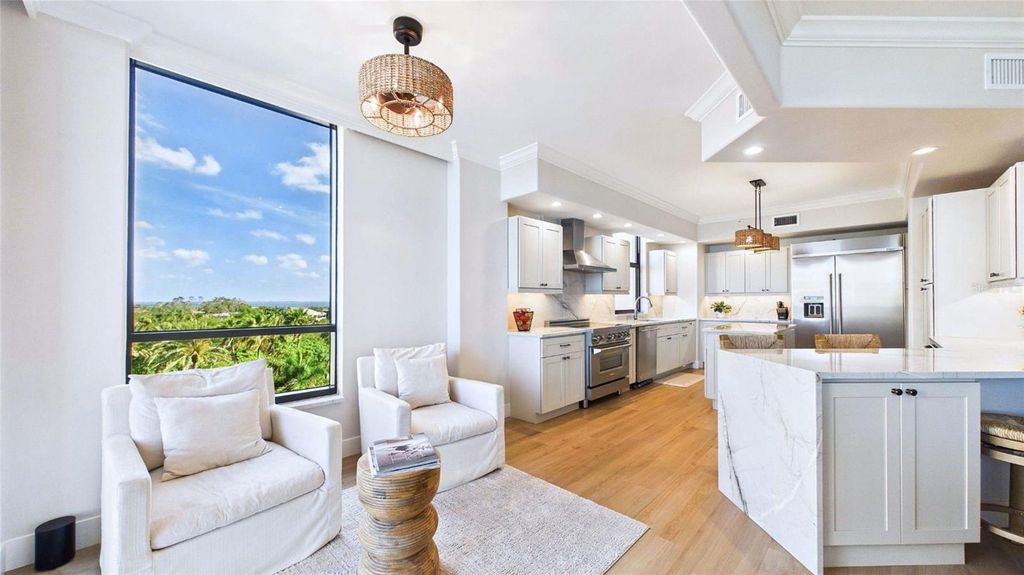 Image 2 of property listing at 1241 GULF OF MEXICO DRIVE 506, Longboat Key, FL 34228