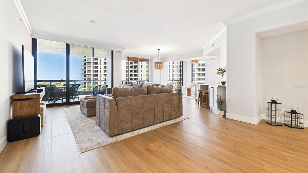 Image 11 of property listing at 1241 GULF OF MEXICO DRIVE 506, Longboat Key, FL 34228