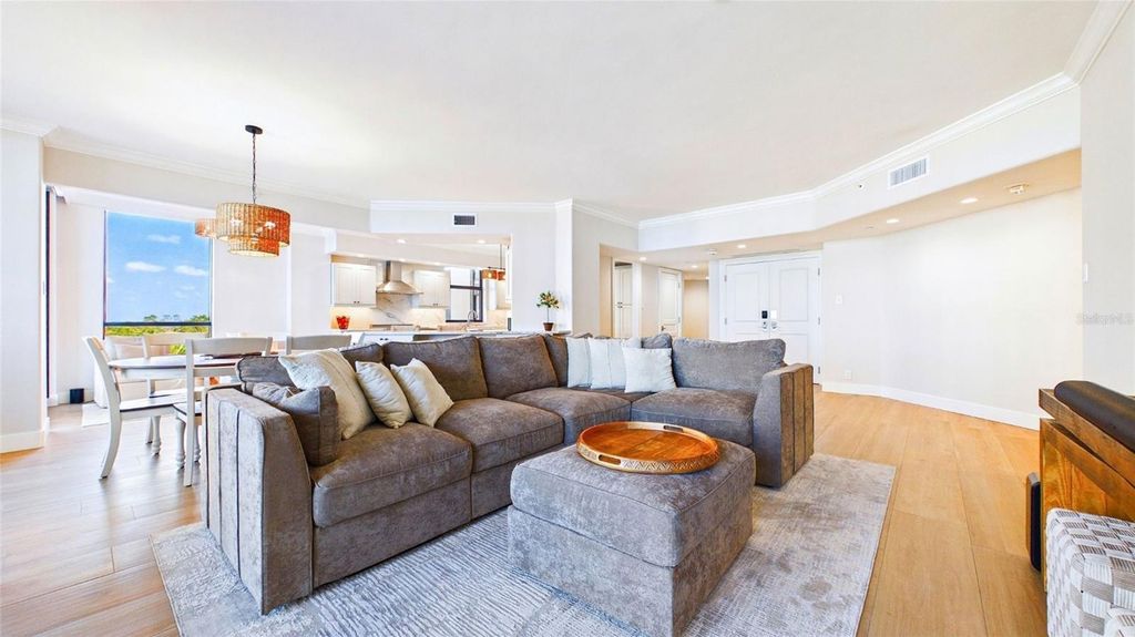 Image 13 of property listing at 1241 GULF OF MEXICO DRIVE 506, Longboat Key, FL 34228