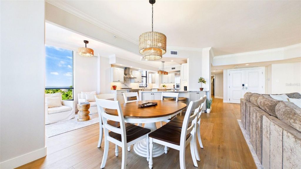 Image 15 of property listing at 1241 GULF OF MEXICO DRIVE 506, Longboat Key, FL 34228