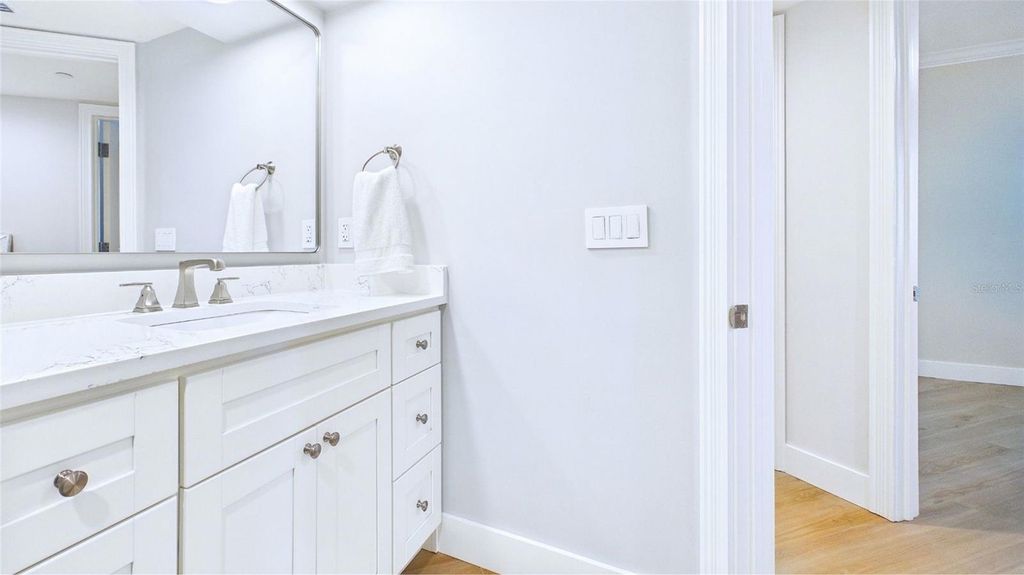 Image 23 of property listing at 1241 GULF OF MEXICO DRIVE 506, Longboat Key, FL 34228