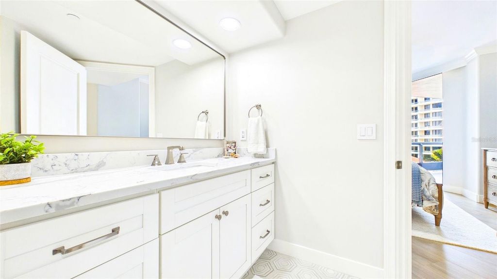 Image 30 of property listing at 1241 GULF OF MEXICO DRIVE 506, Longboat Key, FL 34228