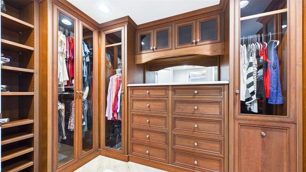 Image 38 of property listing at 1241 GULF OF MEXICO DRIVE 506, Longboat Key, FL 34228