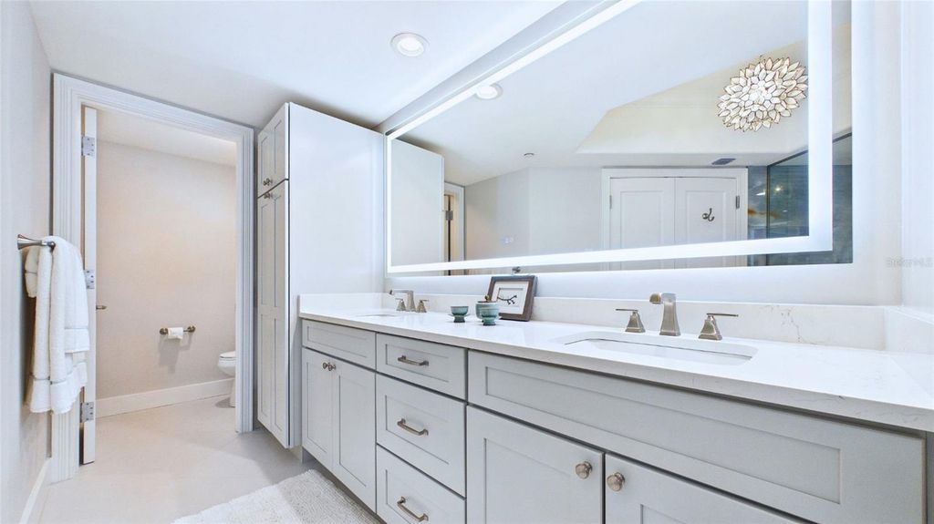 Image 44 of property listing at 1241 GULF OF MEXICO DRIVE 506, Longboat Key, FL 34228