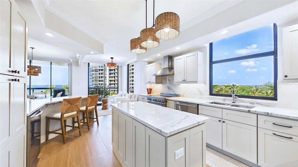 Image 6 of property listing at 1241 GULF OF MEXICO DRIVE 506, Longboat Key, FL 34228