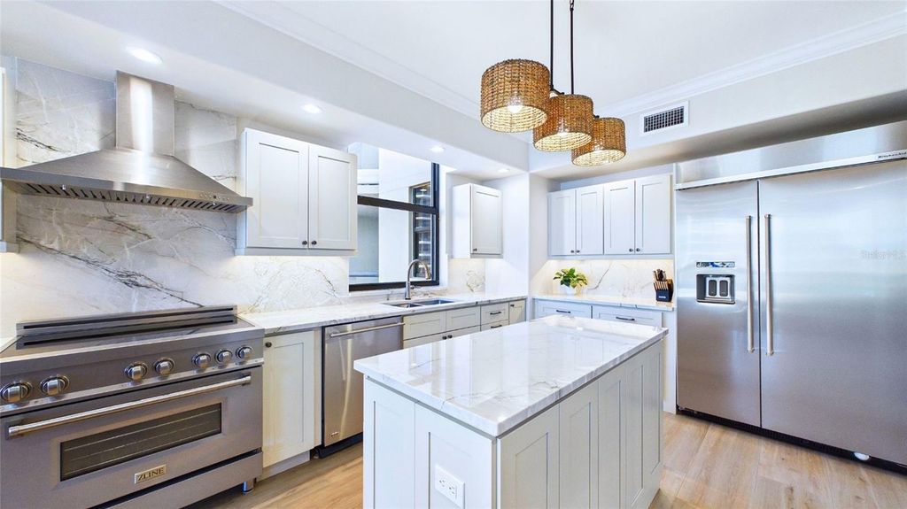 Image 7 of property listing at 1241 GULF OF MEXICO DRIVE 506, Longboat Key, FL 34228