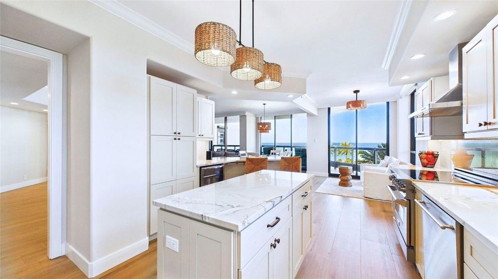 Image 8 of property listing at 1241 GULF OF MEXICO DRIVE 506, Longboat Key, FL 34228