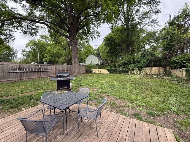 9817 E 67th Terrace, Raytown, MO 64133